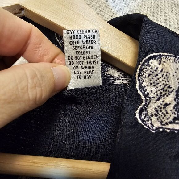 Vtg Chico's Design Navy Button Front With White Bears Polar Grizzly Size 3 = XL - Picture 3 of 9